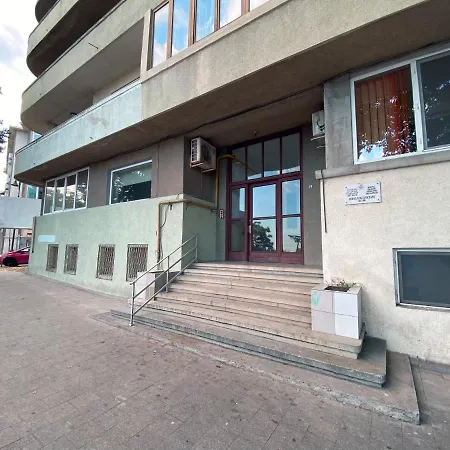 Lovely 1-bedroom Studio Next To Casino דירה