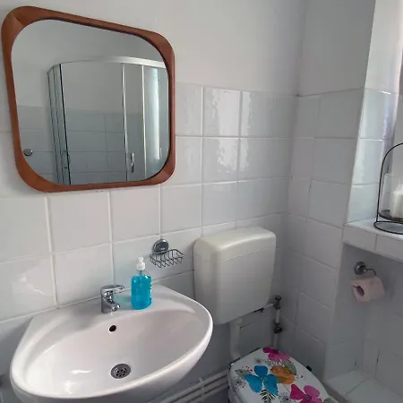 Lovely 1-bedroom Studio Next To Casino דירה